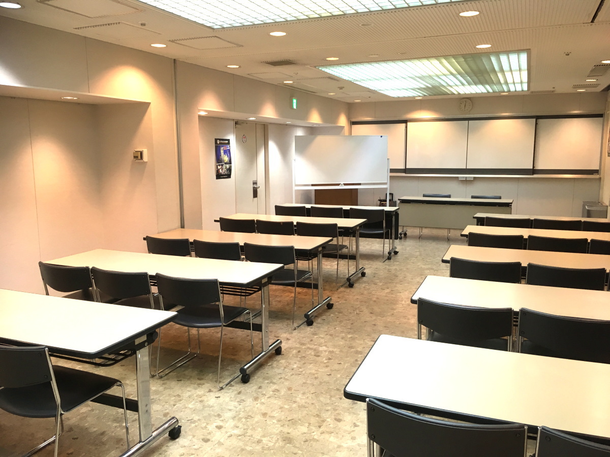 Tokyo Central Youth Hostel meeting room